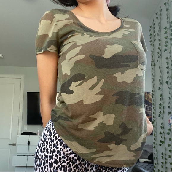 GARAGE Army Green Camouflage Flowy Top - Picture 1 of 2